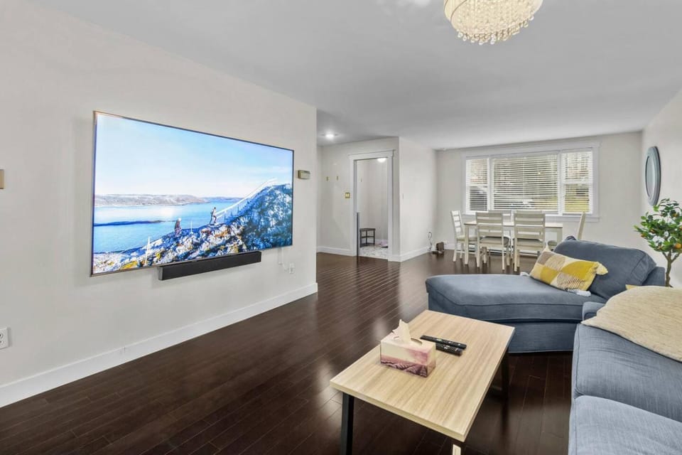 Quidi Vidi King 3 Doubles Parking Office House in St Johns