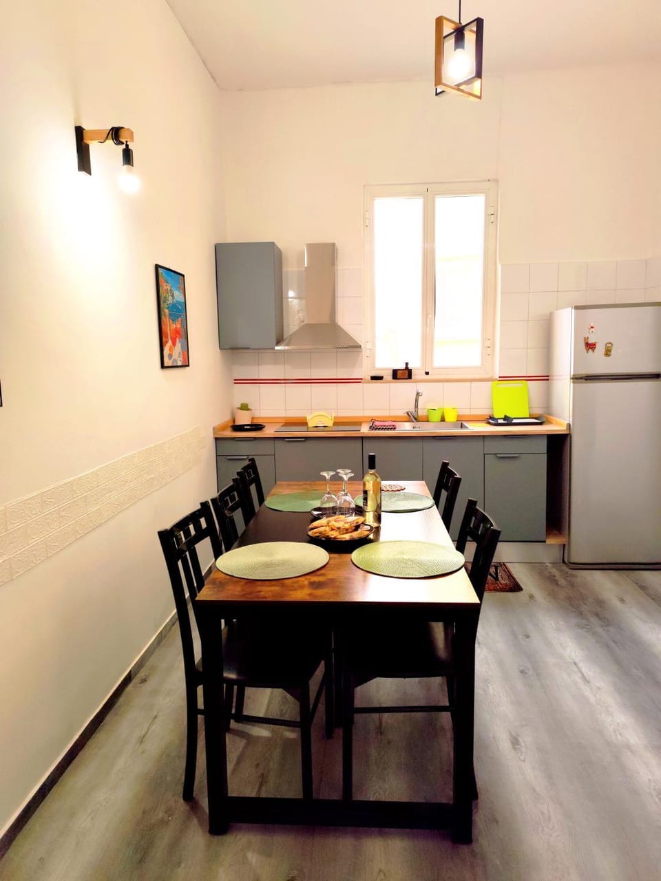 Dining area, oven, stove