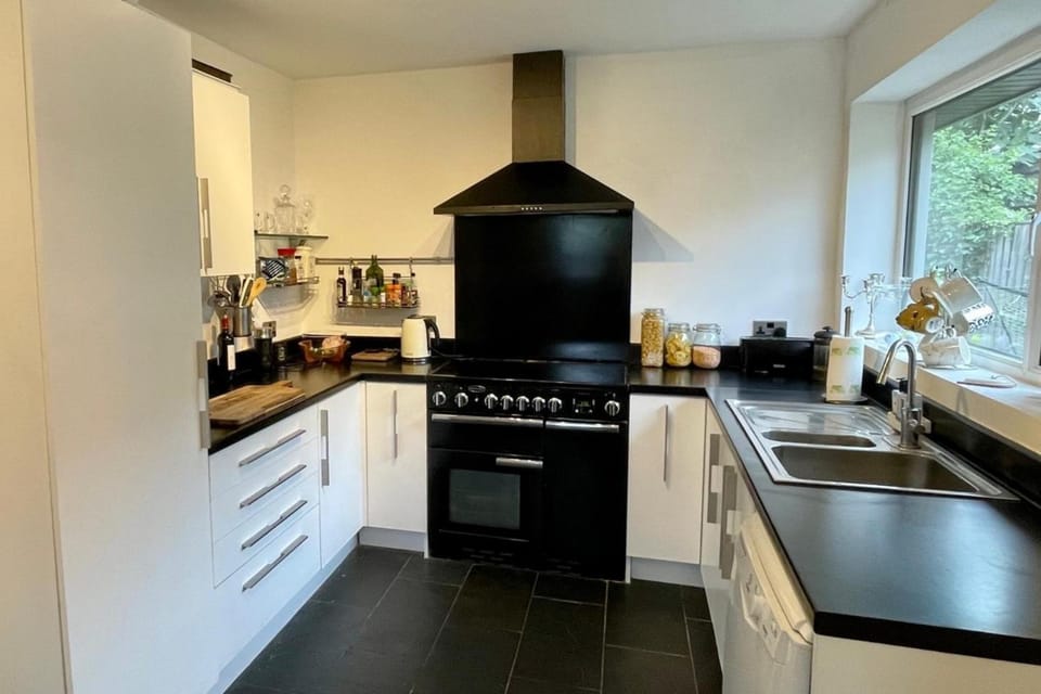 Coffee/tea facilities, Kitchen or kitchenette, dishwasher, minibar, oven, stove, toaster