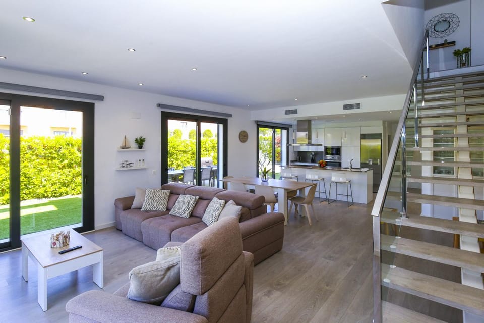 Communal lounge/ TV room, Living room