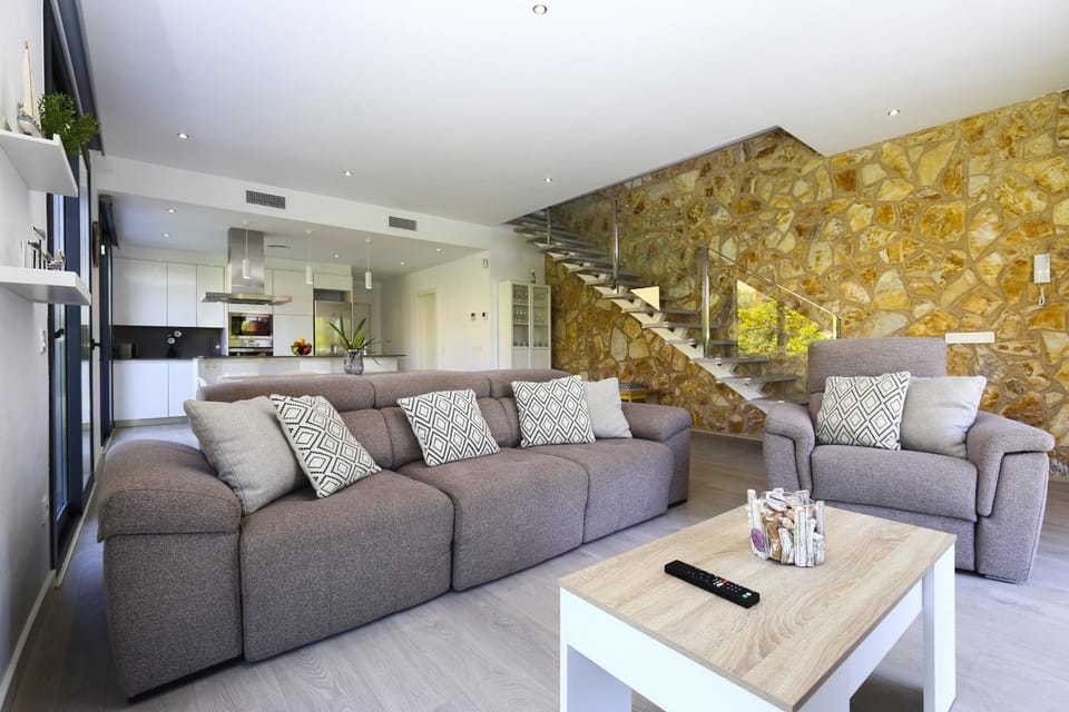 Communal lounge/ TV room, Living room