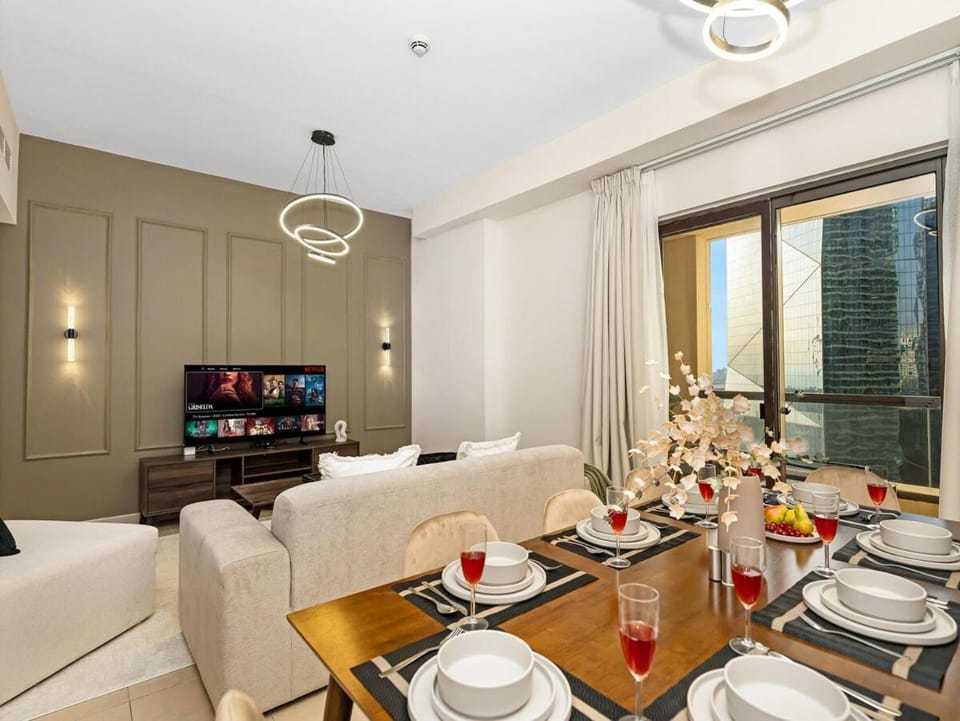 Communal lounge/ TV room, TV and multimedia, Living room, Dining area
