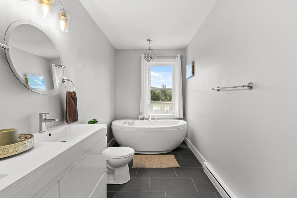 Pennywell Prestige 3BR 25BA Garage House in St Johns