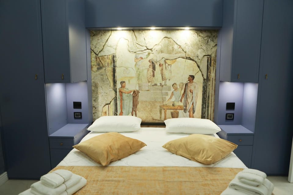 Bed, Photo of the whole room, Decorative detail, Bedroom, furniture, towels