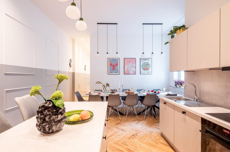 Kitchen or kitchenette, Dining area, stove