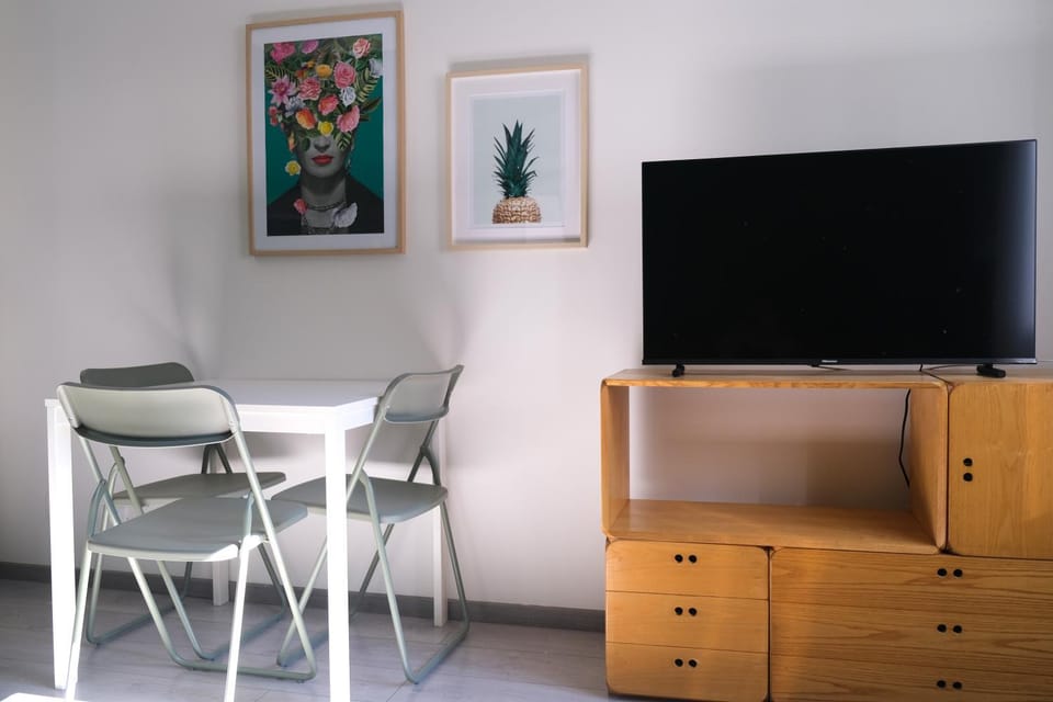 Communal lounge/ TV room, Living room, Dining area