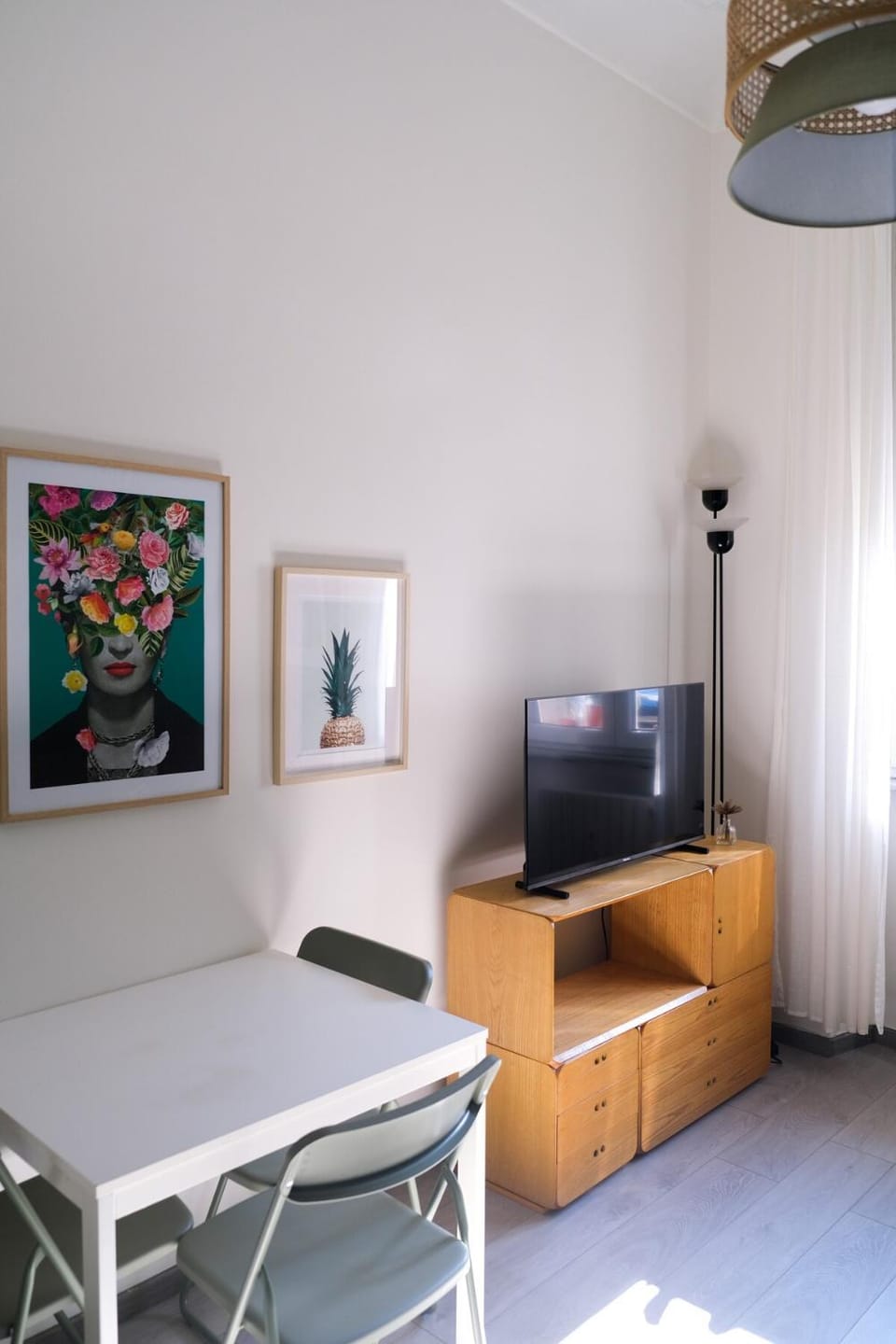 Communal lounge/ TV room, TV and multimedia, Living room, Dining area
