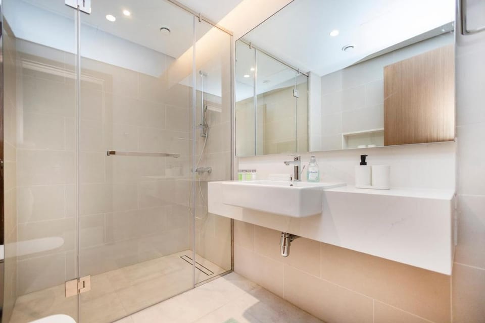 Cozy 2BR APT With Canal Views, Pool with Burj View Apartment in Dubai