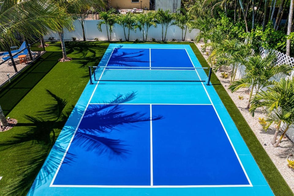 NEW Sunshine Getaway Heated Pool Hot Tub Games Villa House in Bradenton