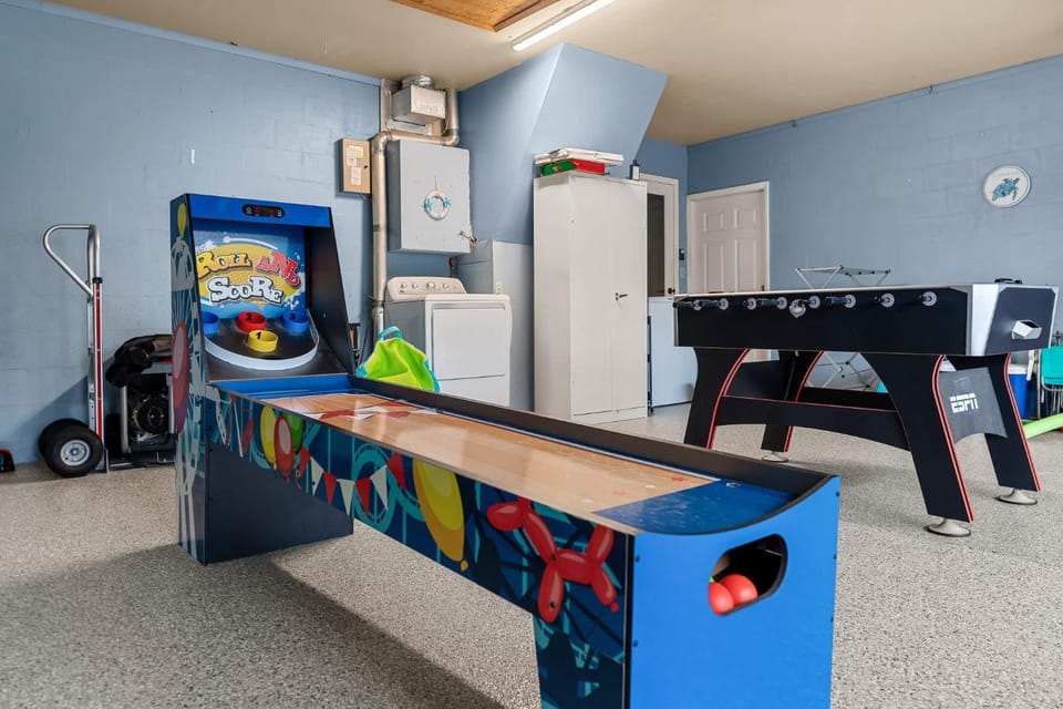 NEW Sunshine Getaway Heated Pool Hot Tub Games Villa House in Bradenton