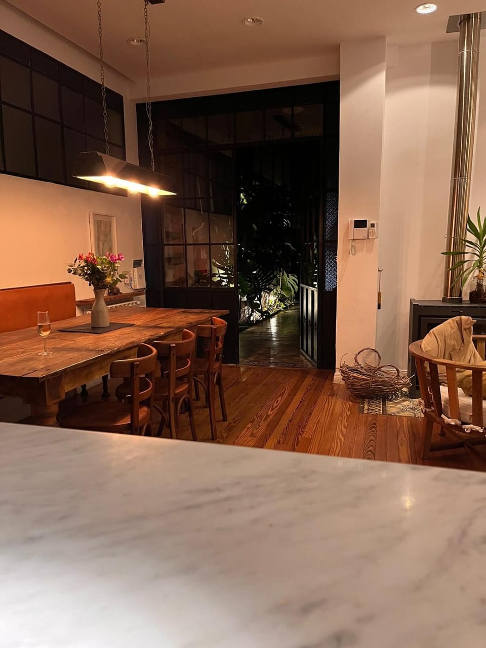Kitchen or kitchenette, Living room, Seating area, Dining area