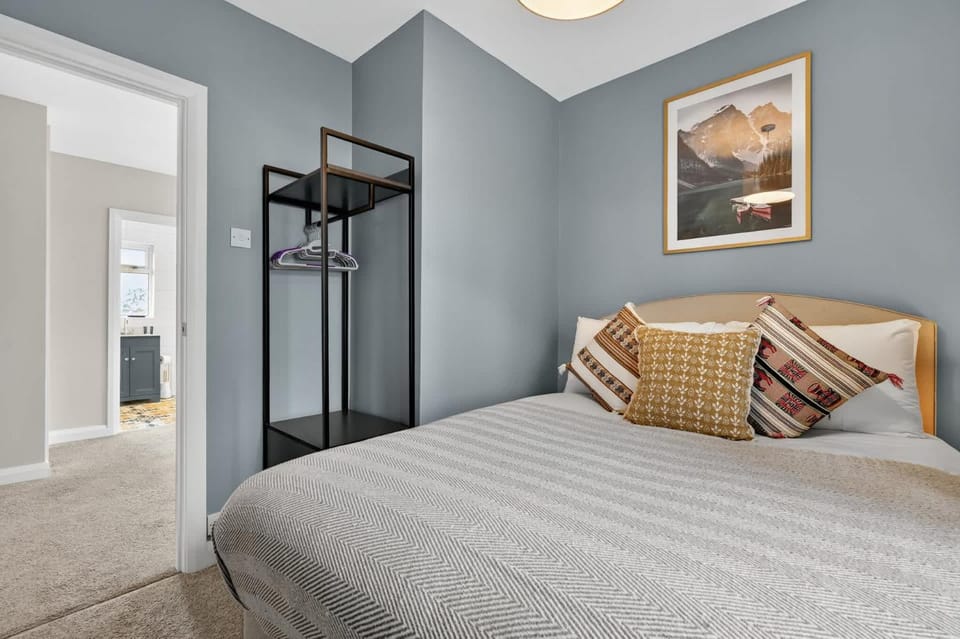 Bedroom, wardrobe