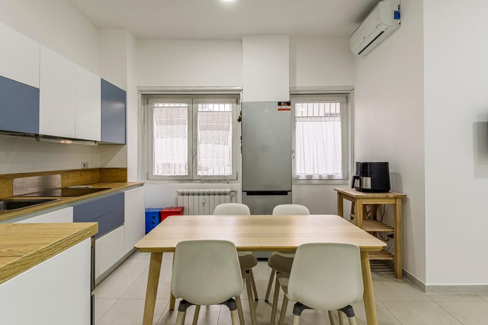 Kitchen or kitchenette, Dining area, oven, stove, air conditioner