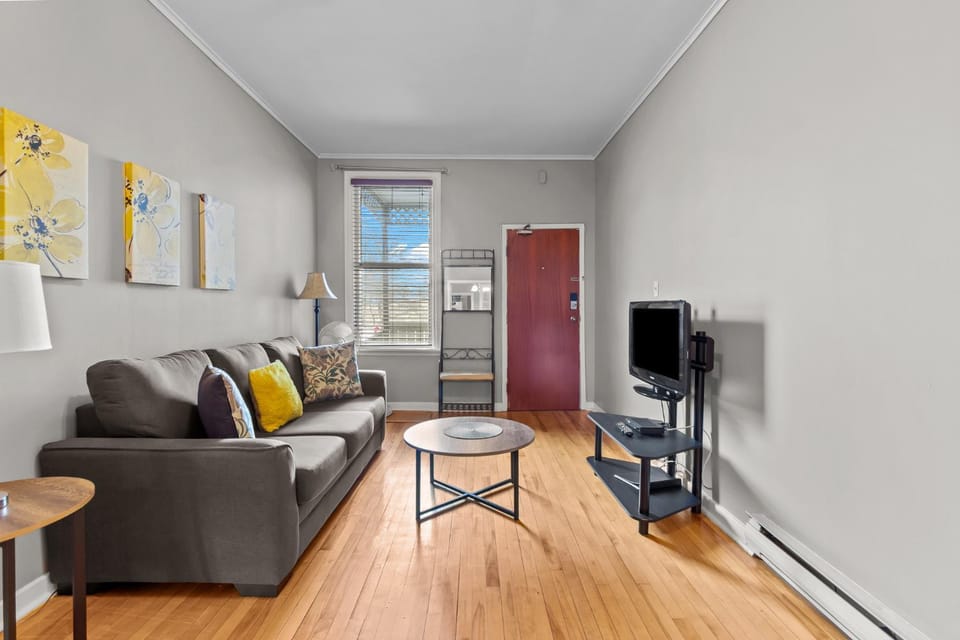 Cozy 2BR Loft Parking Wi-Fi Apartment hotel in St Johns