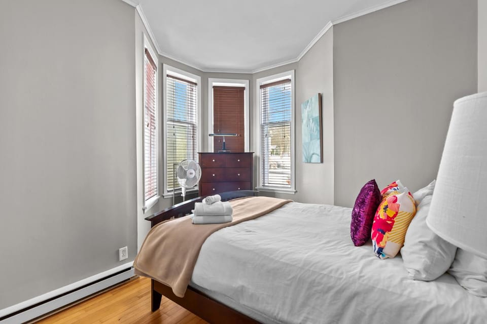 Cozy 2BR Loft Parking Wi-Fi Apartment hotel in St Johns
