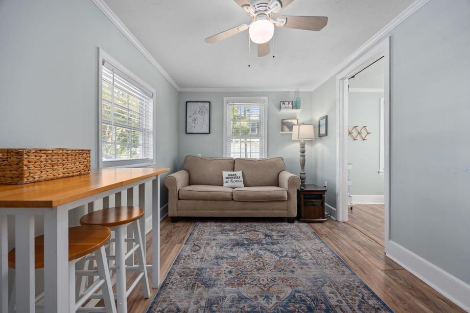 Living room, Photo of the whole room, Dining area