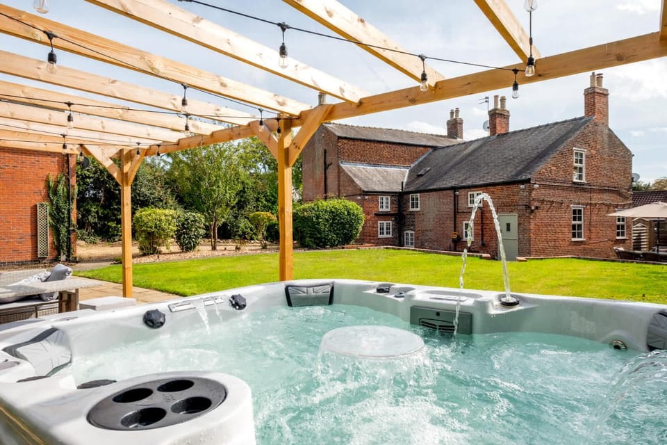 Garden, Hot Tub