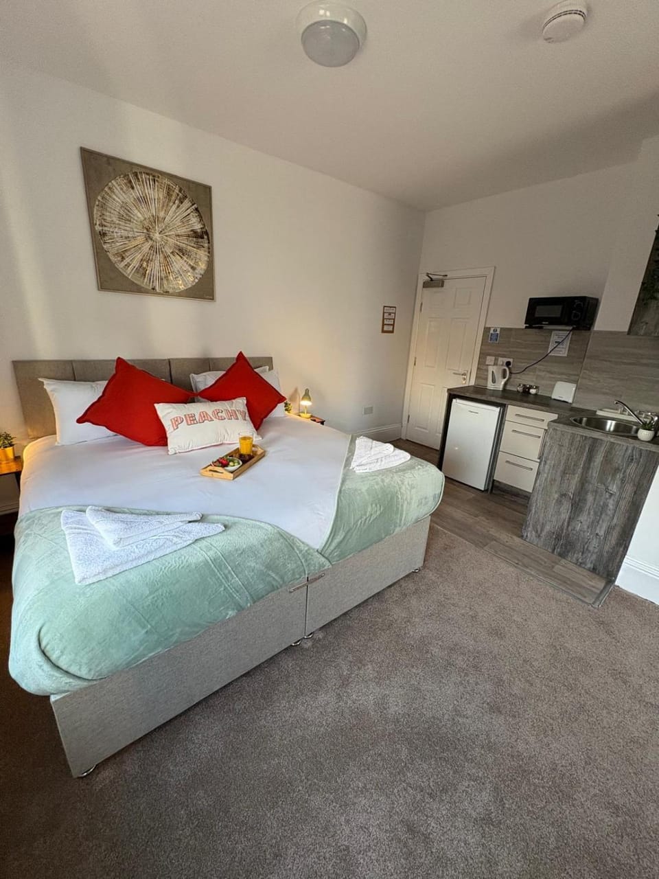 Central Peterborough Studio 2 Apartment in Huntingdonshire District