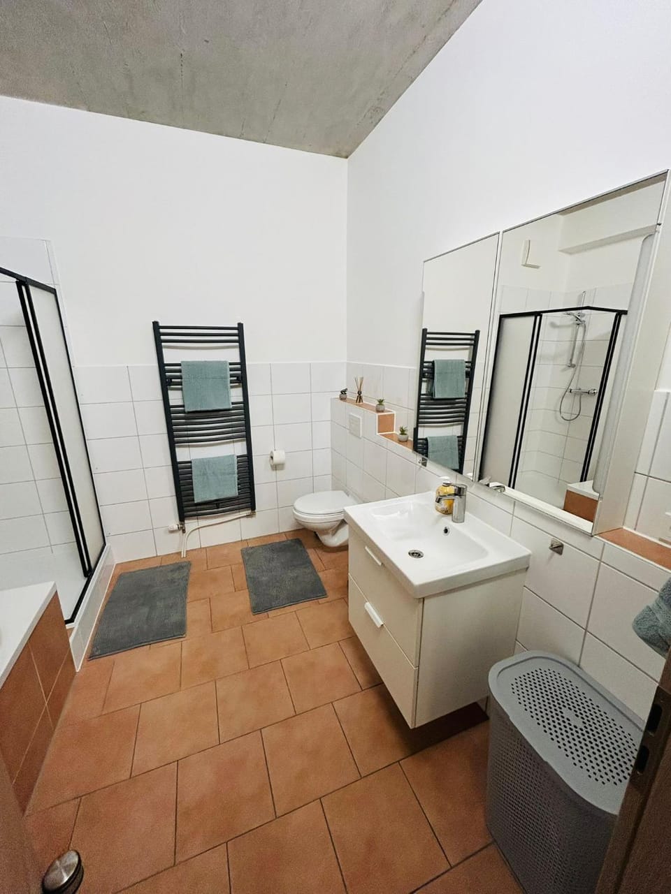 Shower, Bathroom, Bath, towels