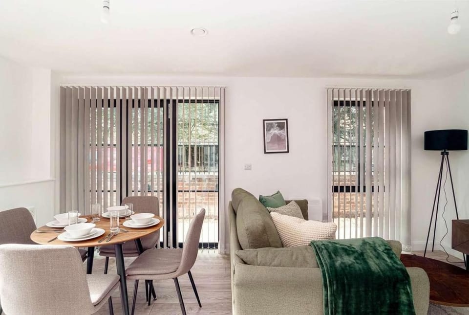 Contemporary 2BED Manchester Apartment Near Etihad Apartment in Manchester