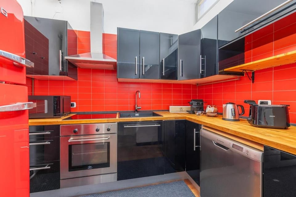 Parking, 2 min to Metro, 8 min to RHO Fiera, Air Conditioning Apartment in Milan