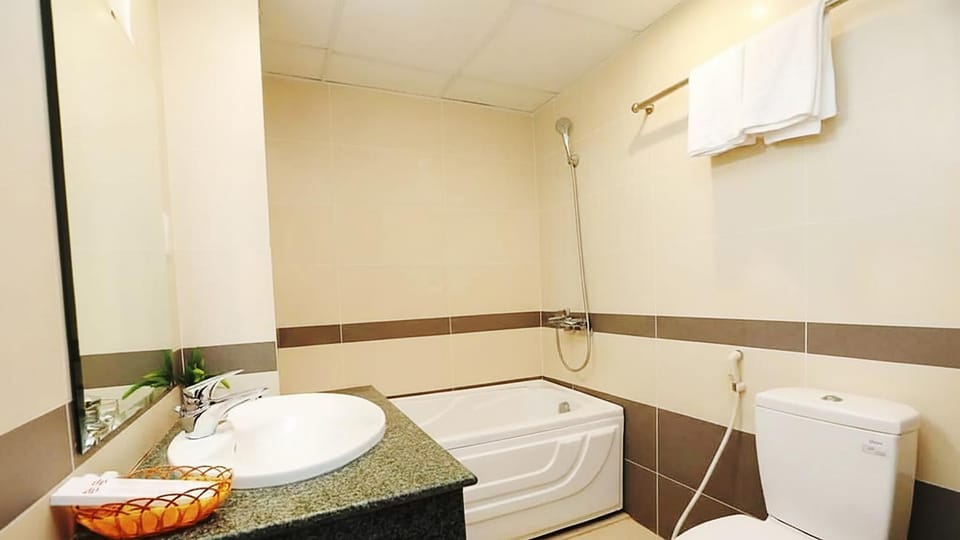 Shower, Toilet, Bathroom, Bath