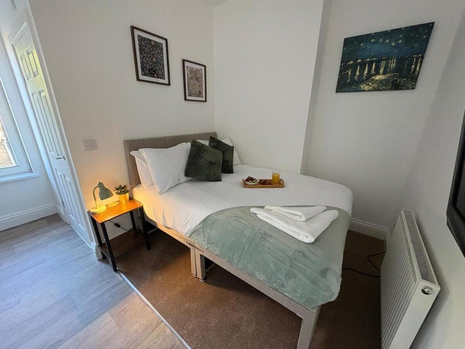 Central Peterborough Studio 3 Apartment in Huntingdonshire District
