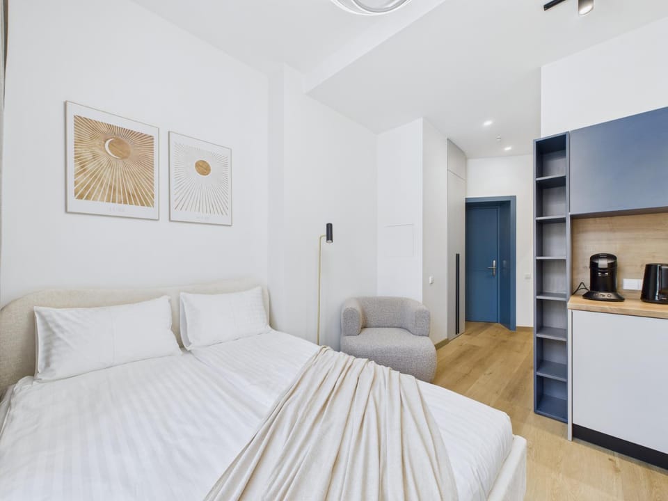 Bed, TV and multimedia, Kitchen or kitchenette, Photo of the whole room