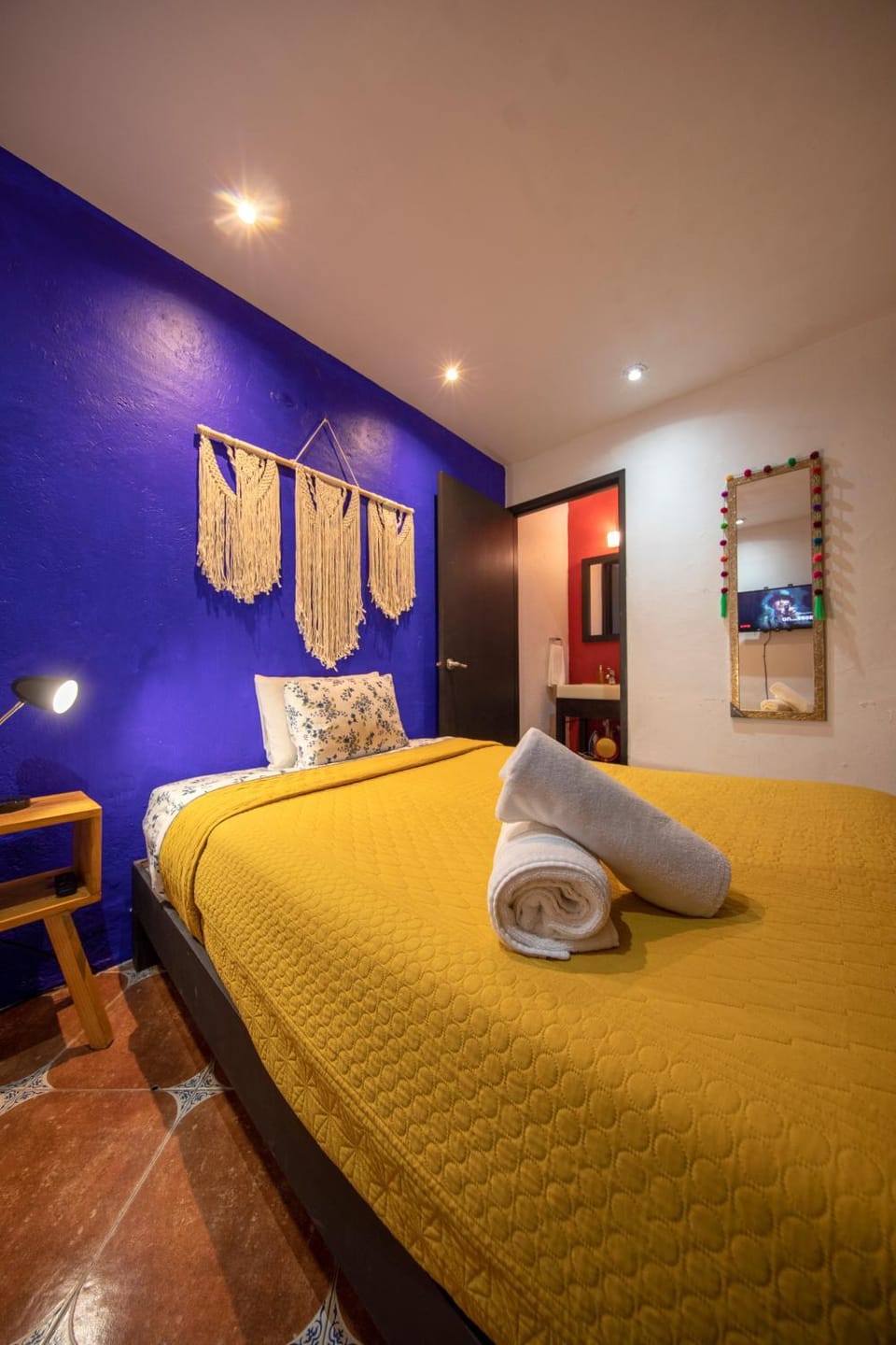 Photo of the whole room, Bedroom, towels