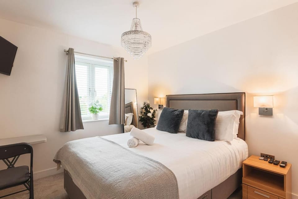 2 Bedroom Apartment - Parking - Walk to Town Apartment in Shrewsbury