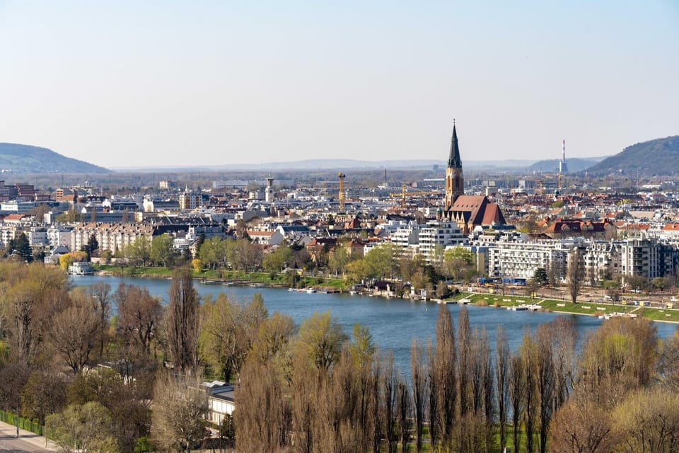 DanubeLoft, Panoramic Skyview, Metro, VIC Apartment in Vienna