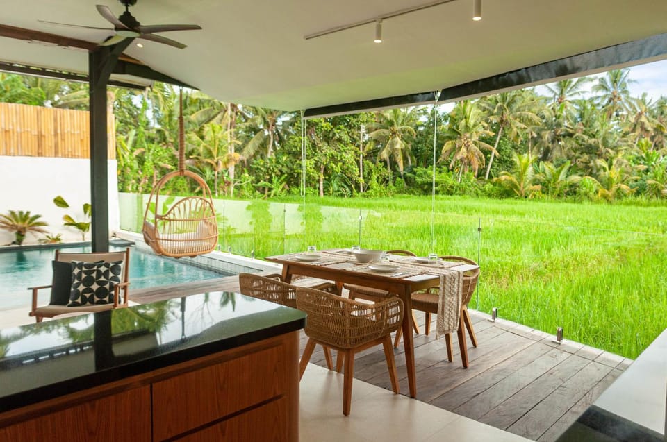Day, Natural landscape, Balcony/Terrace, Dining area, Garden view