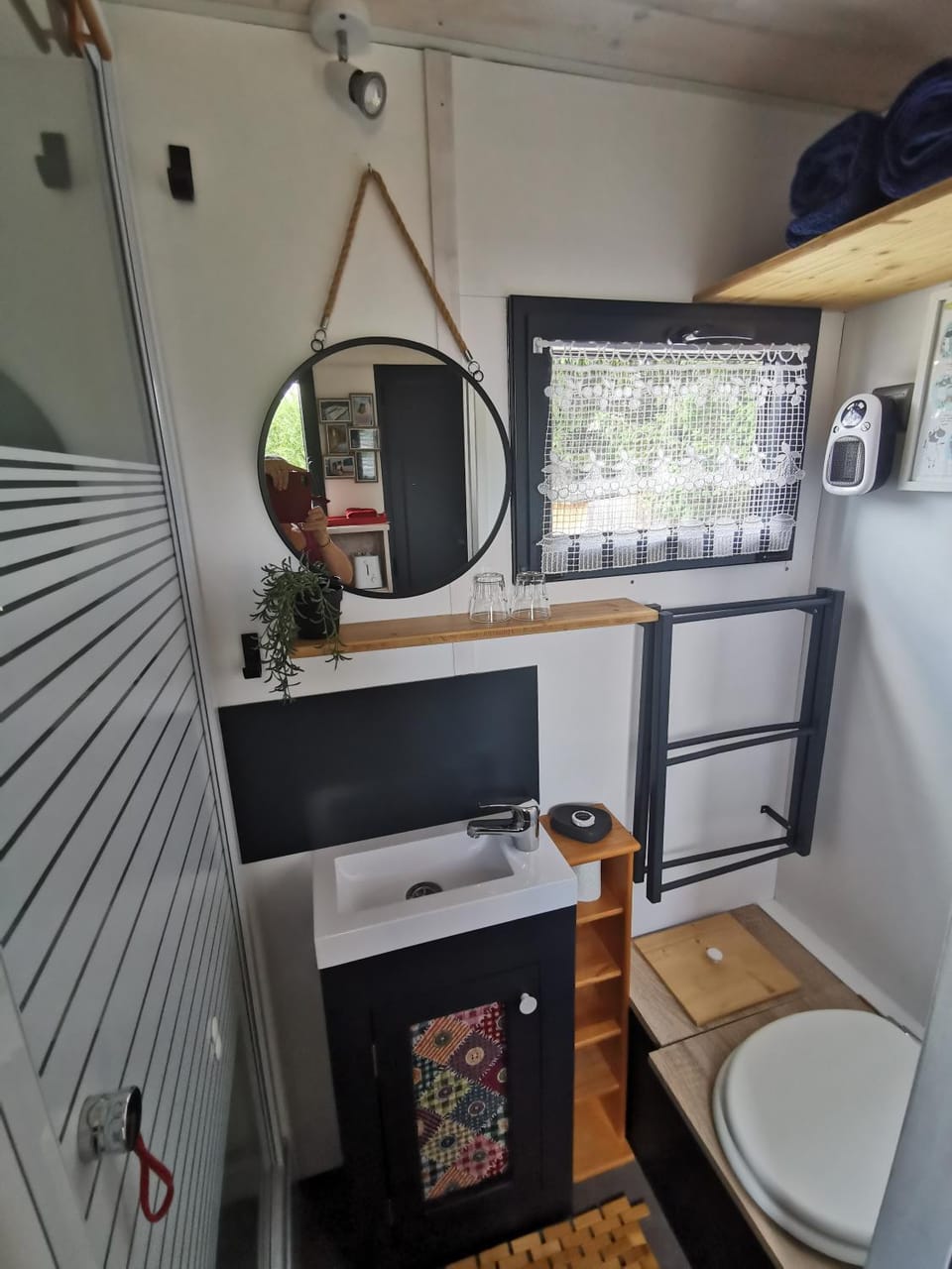Bathroom, Living room