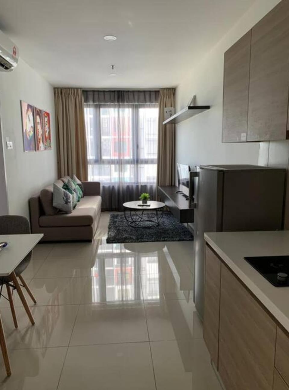 TV and multimedia, Kitchen or kitchenette, Living room, Seating area, Dining area