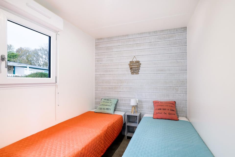 Property building, Living room, Bedroom