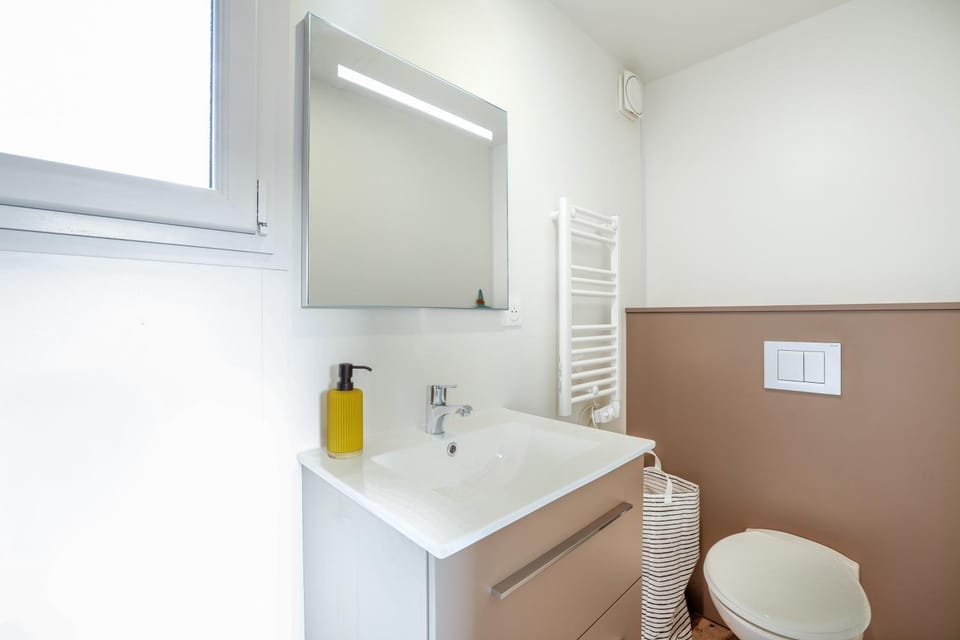 Bathroom, Living room