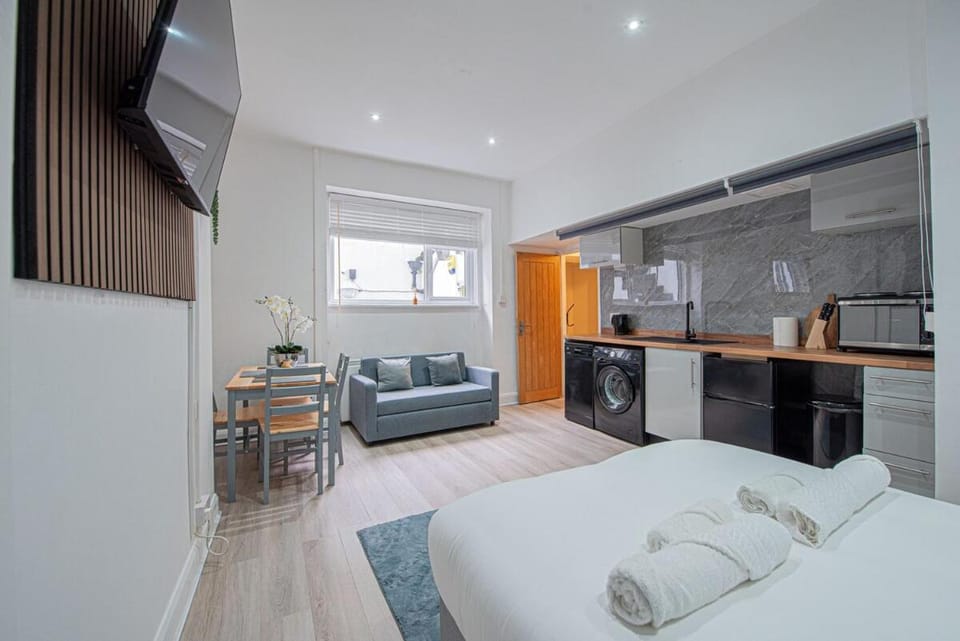Modern Studio Near Hyde Park & Paddington Apartment in City of Westminster