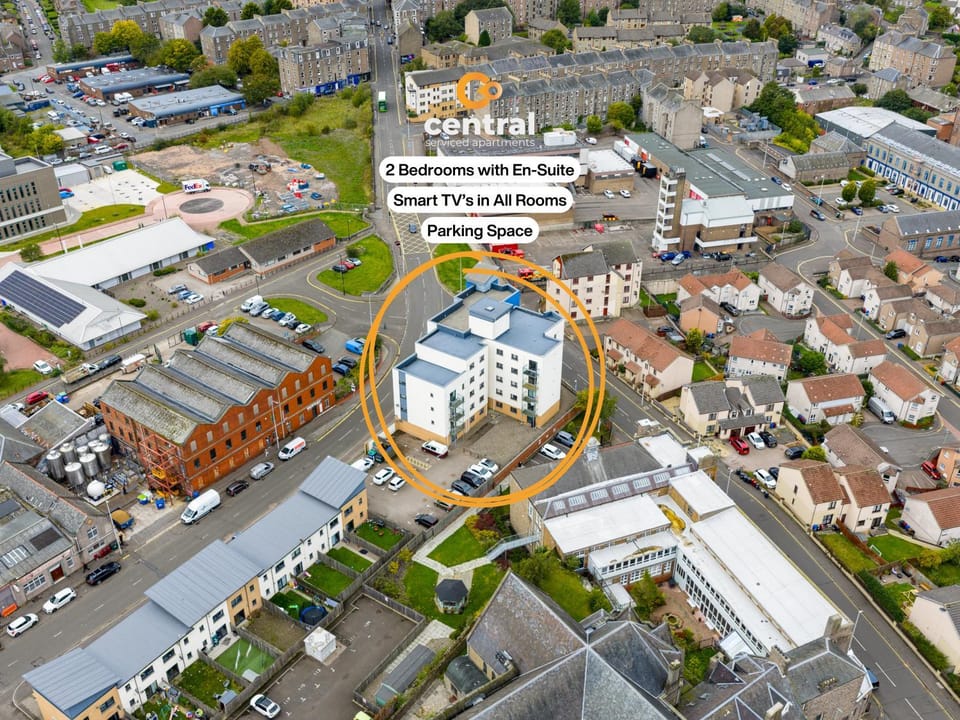 Property building, Day, Neighbourhood, Bird's eye view, City view, Street view, Location