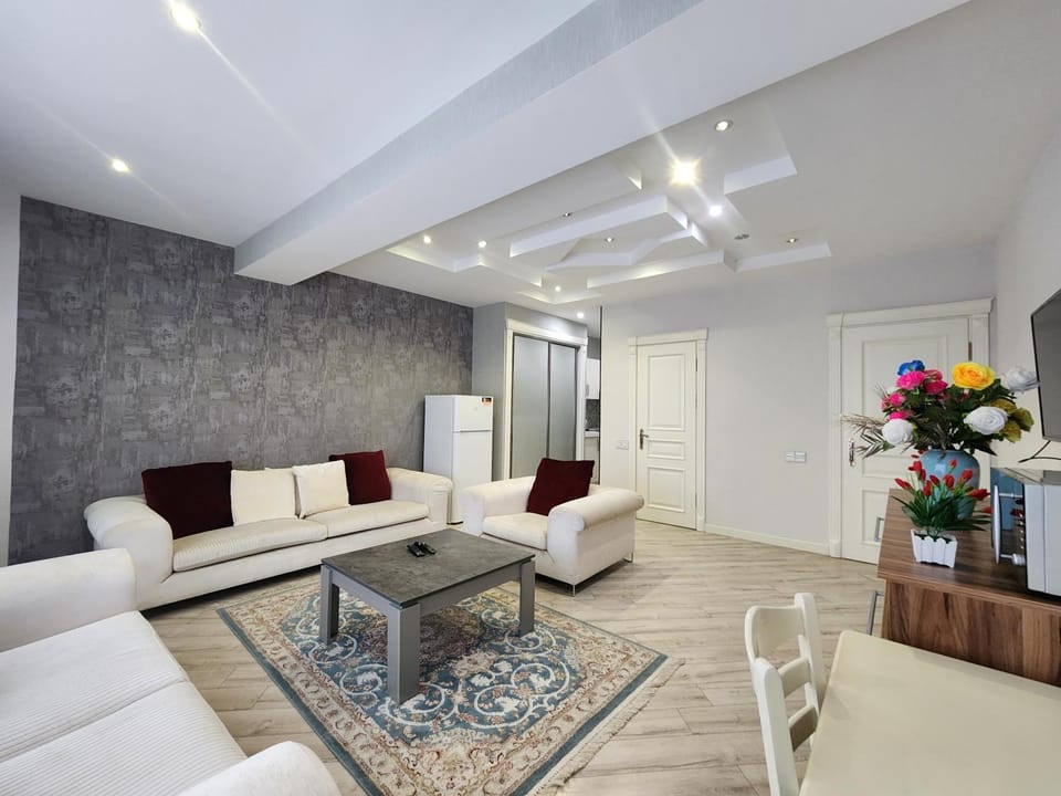 TV and multimedia, Living room, Seating area, Dining area