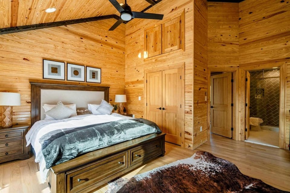 Luxury A Frame 5BR Hot Tub & Mountain Views House in Shenandoah Valley