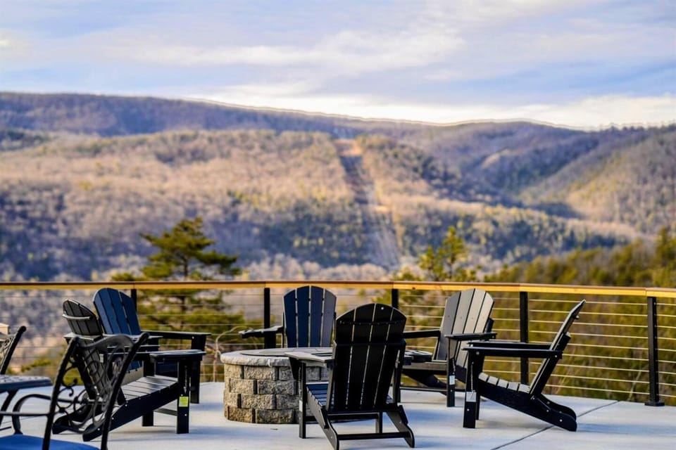 Luxury A Frame 5BR Hot Tub & Mountain Views House in Shenandoah Valley
