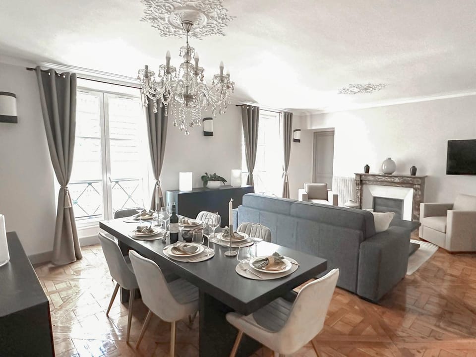 TV and multimedia, Coffee/tea facilities, Living room, Seating area, Dining area