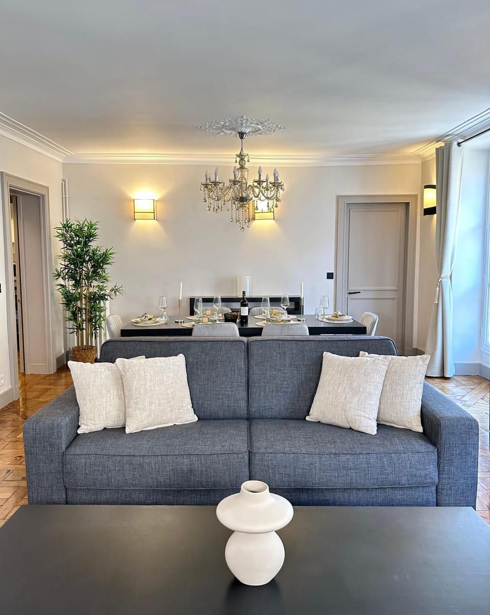 Communal lounge/ TV room, Living room, Decorative detail, Seating area, Dining area