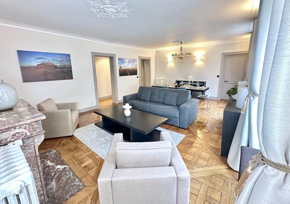 TV and multimedia, View (from property/room), Living room, Seating area, City view, heating