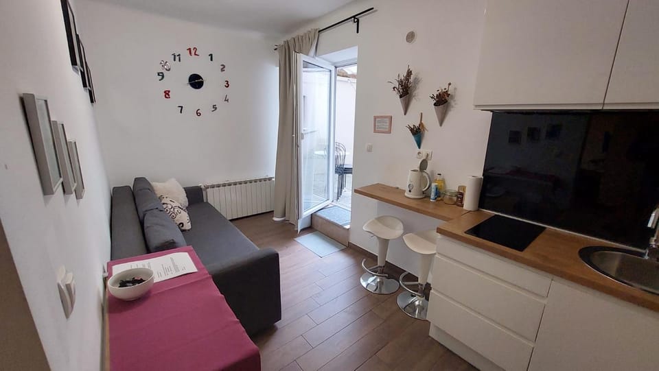 Kitchen or kitchenette, kitchen