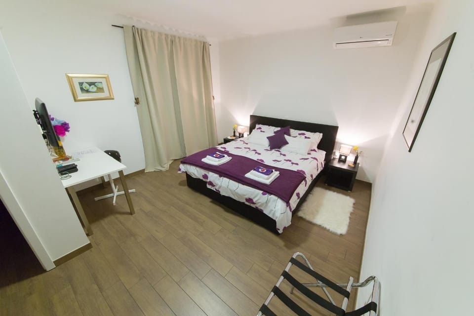 Bed, Bathroom, Bedroom, Family