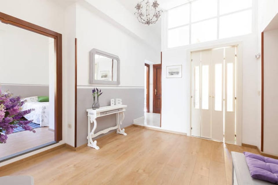 Lobby or reception, Internal: Not applicable to any particular room