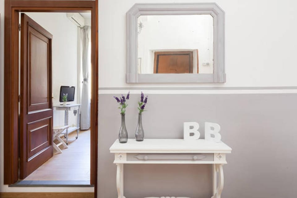 Lobby or reception, Internal: Not applicable to any particular room
