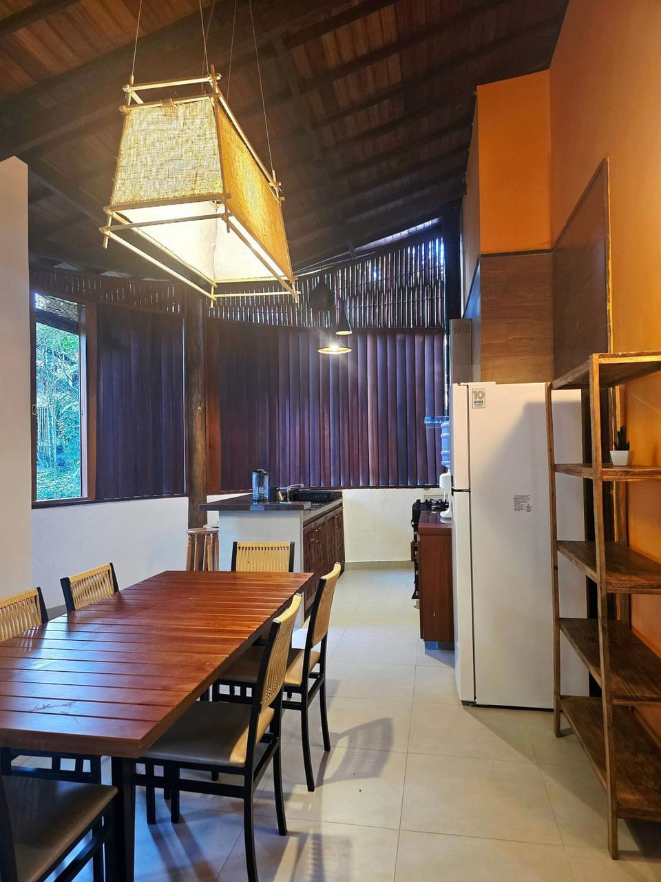 Kitchen or kitchenette, Dining area