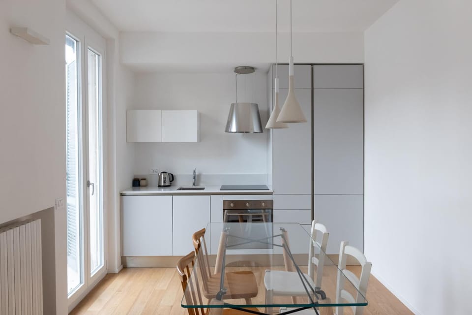 Kitchen or kitchenette, oven